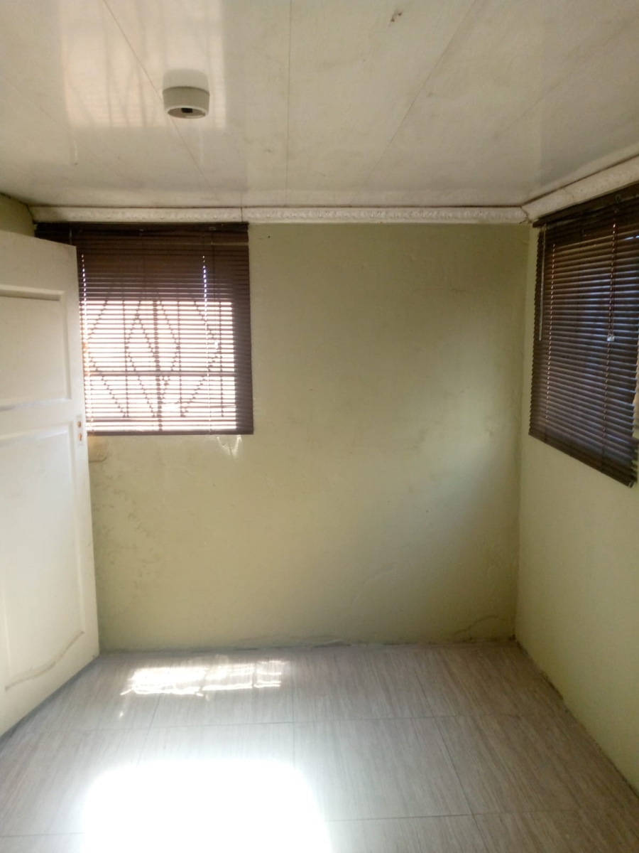 6 Bedroom Property for Sale in Mfuleni Western Cape